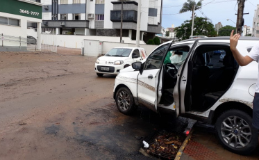 Prefeitura trabalha na limpeza após temporal
