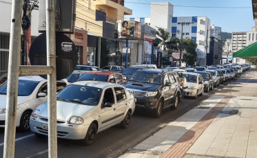 Tarde de trânsito intenso na área central
