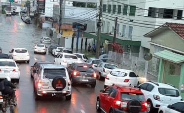 A chuva e o problema na Rua Santa Catarina
