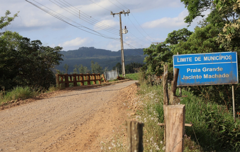 SC-108 avança com edital para pavimentar 31 km entre Jacinto Machado e Praia Grande