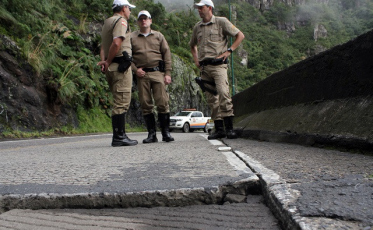 SC-390: Caminhões de até 15 toneladas podem passar