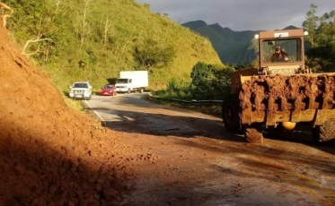 Barreira removida, estrada aberta na Serra do Rio do Rastro