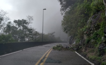 Serra do Rio do Rastro com trânsito interrompido