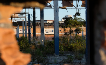 Imagens mostram fábrica abandonada há 30 anos que vai virar parque de inovação em SC