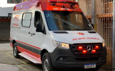 Homem morre após colidir contra caminhão