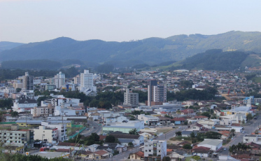 Monitorados com suspeita de Covid-19 transitam pelas ruas de São Ludgero