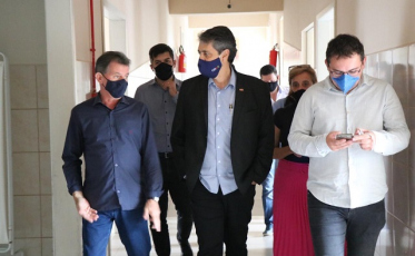 Secretário de Saúde visita Hospital São Marcos para avaliar instalação de leitos de UTI