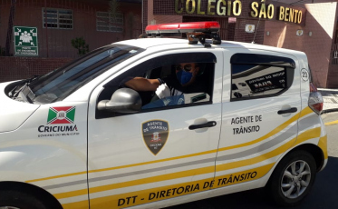 Segurança reforçada e carro de som nas ruas