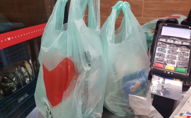 Sacola plástica: a conscientização precisa doer no bolso