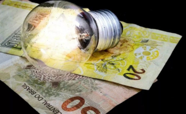 Bandeira amarela volta e deixa conta de luz mais cara em maio