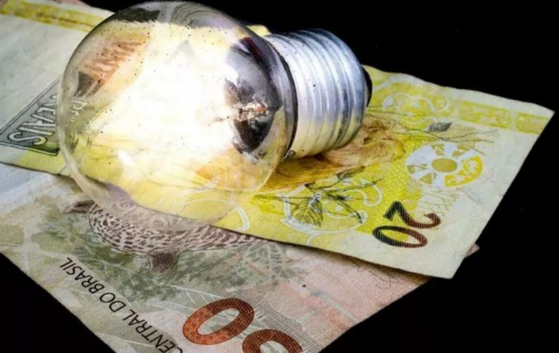 Bandeira amarela volta e deixa conta de luz mais cara em maio