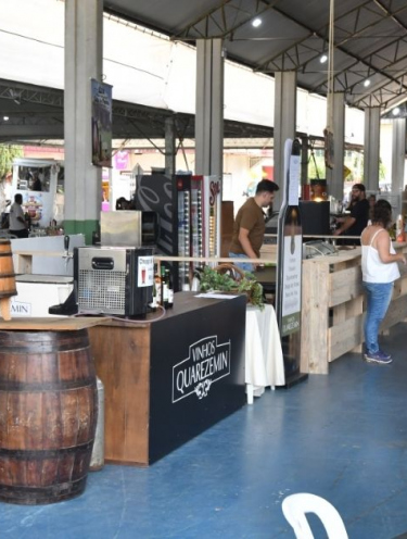 Programa especial Adelor Lessa diretamenta da festa da Colônia Azambuja; ouça aqui