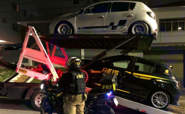 Motoristas são detidos após racha em trecho de alto risco na BR-101 em São Jose