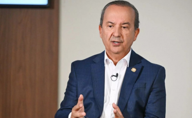 Governador de SC critica restrições à cidadania italiana e apoia descendentes durante festa em Pedras Grandes