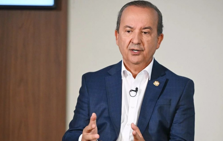 Governador de SC critica restrições à cidadania italiana e apoia descendentes durante festa em Pedras Grandes