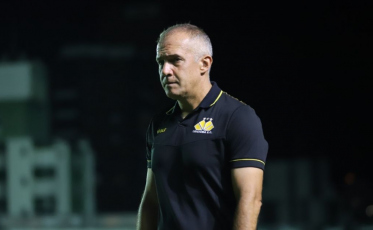 'Aqui a gente é muito forte': técnico do Criciúma destaca peso da torcida na vitória