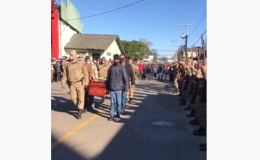 Emoção nas despedidas à sargento Regiane (VÍDEOS)