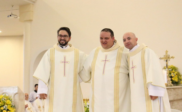 Seminaristas são ordenados diáconos no Santuário em Içara