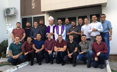 Seminaristas serão instituídos leitores e acólitos neste sábado