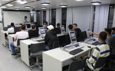 Escola Móvel do Senai abre as portas em Morro da Fumaça