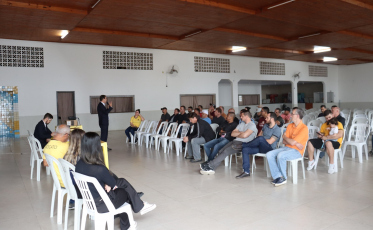 Sebrae/SC apresenta oportunidades a trabalhadores desligados da cerâmica Dexco