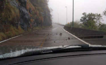 As pedras na estrada na Serra do Rio do Rastro