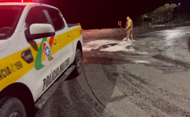 [Vídeo] Gelo na pista interdita Serra do Rio do Rastro