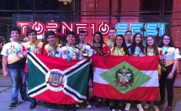 Equipe de Criciúma é premiada em evento da Fórmula 1