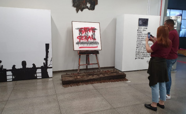 Exposição Sobras do Tempo resgata a história do carvão e da cerâmica em Criciúma