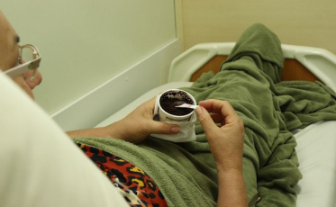 Sorvete ameniza efeitos da quimioterapia no Hospital Unimed