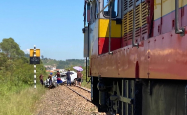Acidente entre trem e carro deixa feridos em Sangão