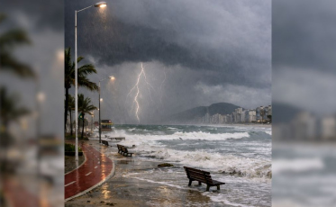 SC entra novamente em alerta laranja para temporais neste domingo
