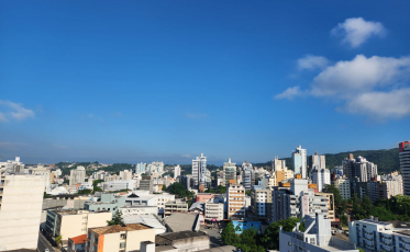 ((Áudio)) Calor predomina na região, com temperaturas próximas aos 34°C
