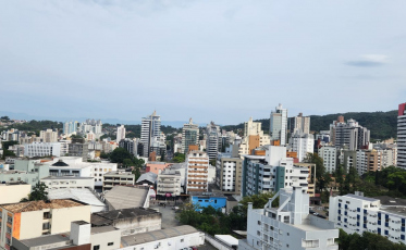 [Áudio] Tempo firme predomina nesta quinta, mas há chance de chuva isolada na região