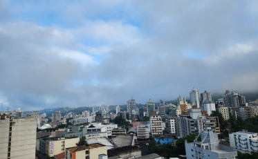 [Áudio] Aberturas de sol e calor devem marcar a quinta-feira