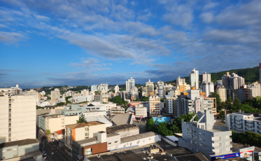 ((Áudio)) Semana começa com sol e temperaturas amenas no litoral catarinense
