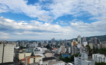 ((Áudio)) Chuva forte e queda na temperatura para os próximos dias