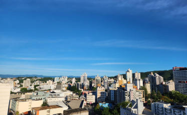 Calor e temporais devem dominar o verão 2026 em SC