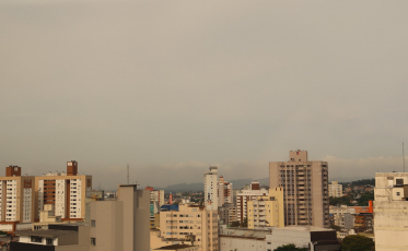 ((Áudio)) Calor e umidade podem trazer trovoada nesta sexta-feira 