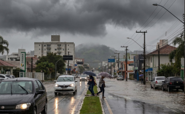 Temporais isolados colocam SC em alerta para mudança brusca no tempo