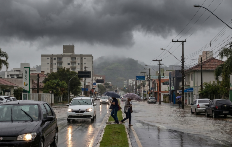 Temporais isolados colocam SC em alerta para mudança brusca no tempo