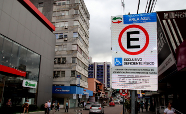 Determinação judicial aprova isenção do estacionamento rotativo para os idosos