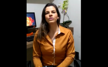 Em vídeo, Tati Teixeira confirma que está fora da eleição