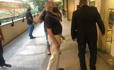 Ex-presidente, Temer é o primeiro a votar em sua seção