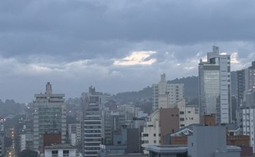 Após início nublado, sol ganha força em Criciúma e região nesta terça