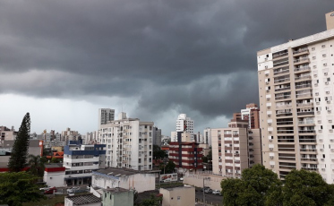 Defesa Civil reforça alerta de temporais em SC