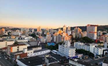 (Áudio) Final de semana de sol e calor na região