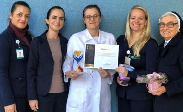 Técnica de Enfermagem do HSJ recebe homenagem estadual