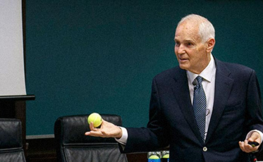 Pai do Coaching realiza palestra na Acic