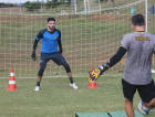 Tigre realiza atividade na academia e no gramado do CT